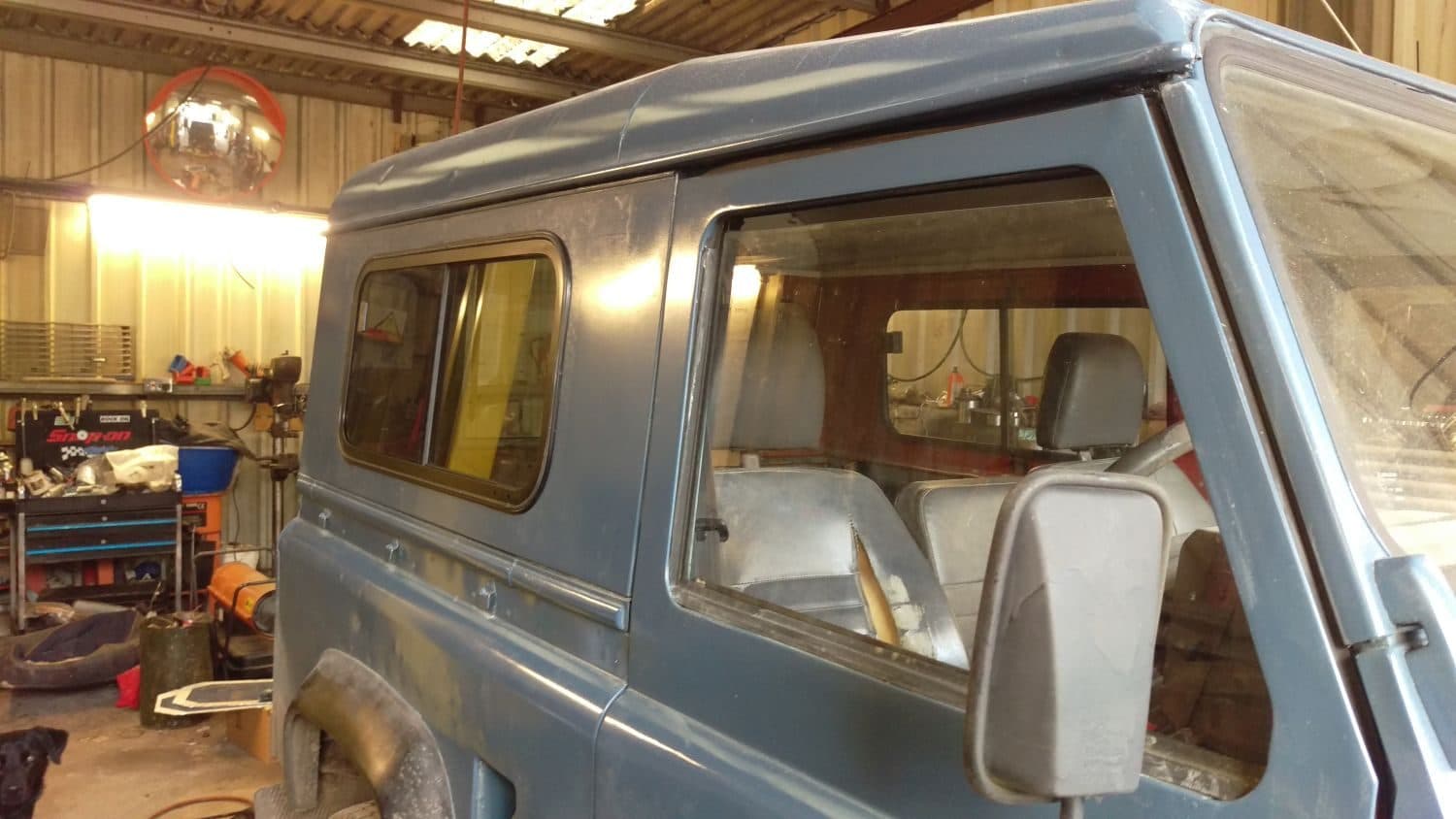 Bespoke enhancement - adding a window to a Defender 90 — photograph 4