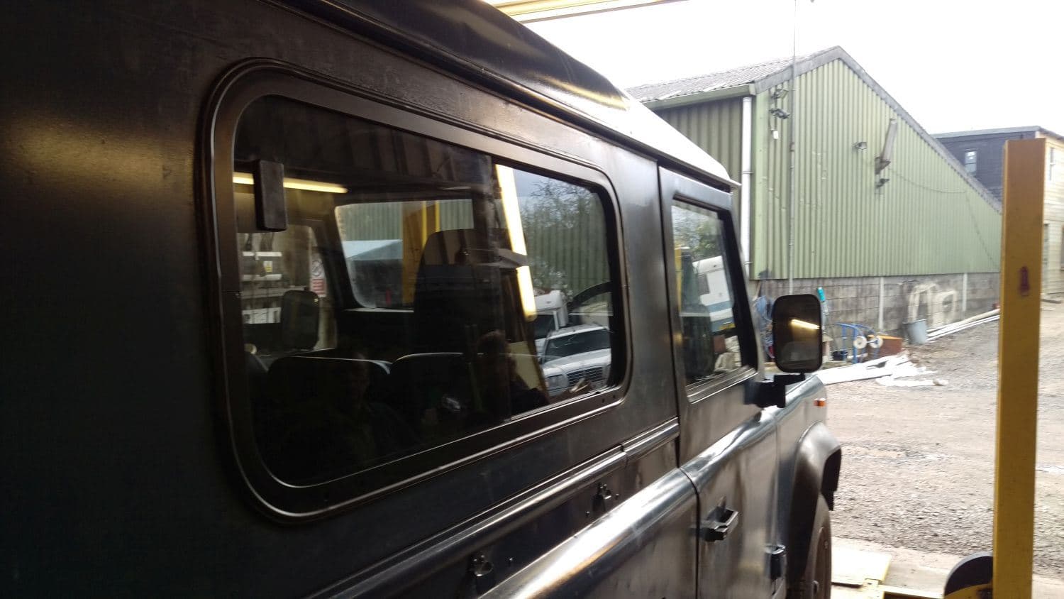 Bespoke enhancement - adding a window to a Defender 90 — photograph 5