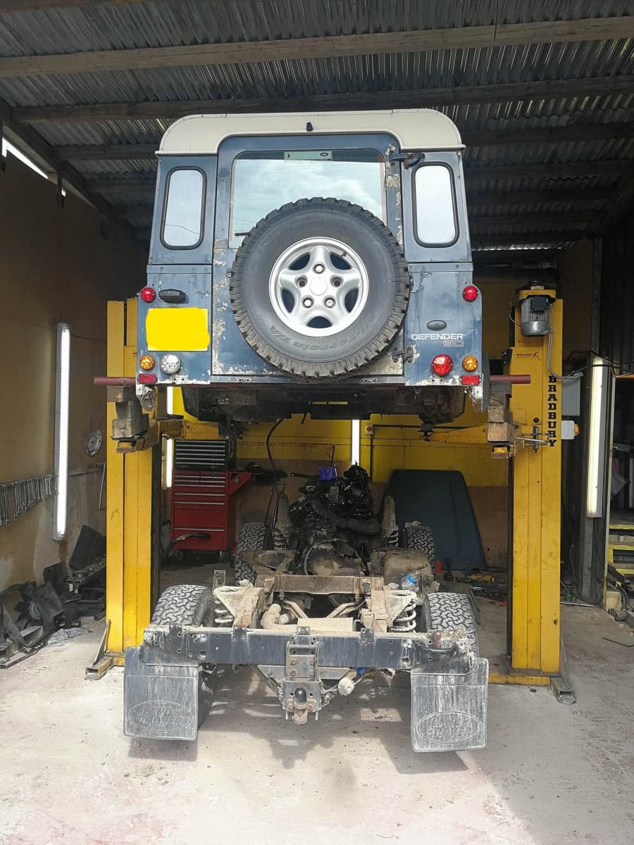 Chassis Swap on a Defender 90 — photograph 4
